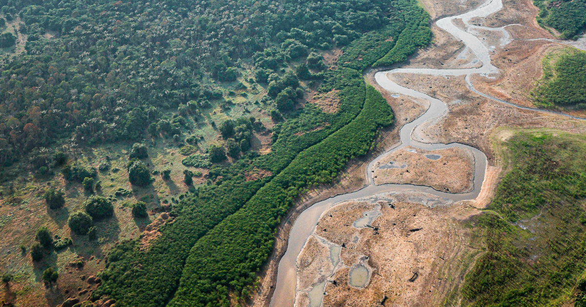 Manaquiri (AM), 10/09/2024 - Vista aérea de rio e seca na comunidade em Manaquiri. Foto: <a href="https://agenciabrasil.ebc.com.br/foto/2024-09/pr-lula-durante-visita-manaquiri-1725990936-0" target="_blank">Ricardo Stuckert/PR</a>.