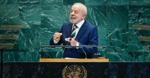 Nova York (NY), 23/09/2025 - Presidente da República, Luiz Inácio Lula da Silva, durante a abertura do Debate Geral da 80.ª Sessão Ordinária da Assembleia Geral das Nações Unidas. Foto: <a href="https://agenciabrasil.ebc.com.br/internacional/noticia/2025-09/lula-critica-sancoes-e-diz-que-brasil-resiste-na-defesa-da-democracia" target="_blank">Ricardo Stickert/PR</a>