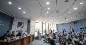 Brasília/DF - 10.10.2025 - Entrevista coletiva sobre a Pre-COP30, no marco dos 30 dias para a COP30. Participaram da coletiva o Embaixador Maurício Carvalho Lyrio, a Ministra do Meio Ambiente e Mudança do Clima, Marina Silva; o presidente designado da COP30, Embaixador André Corrêa do Lago e a diretora executiva da COP30, Ana Toni. Foto: <a href="https://www.flickr.com/photos/cop30amazonia/54845714725/in/photostream/" target="_blank">Rafa Neddermeyer/COP30 Brasil Amazônia/PR</a>.