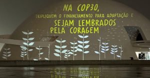 Adaptação Climática foi o tema da intervenção artística promovida no último dia 13 de outubro pelo Instituto Talanoa, em Brasília. Foto: Instituto Talanoa/Divulgação.