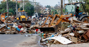 Zona urbana de Canoas, no Rio Grande do Sul, em junho/2024, após as enchentes que atingiram o estado. Resiliência exigirá o emprego de soluções baseadas na Natureza (Fonte: Bruno Peres/<a href="https://agenciabrasil.ebc.com.br/foto/2024-06/enchentes-no-rio-grande-do-sul-1719211272" target="_blank">Agência Brasil</a>).