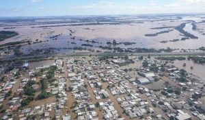 Enchente no Rio Grande do Sul. Foto: Mauricio Tonetto/<a href="https://agenciabrasil.ebc.com.br/geral/noticia/2024-05/rs-pimenta-diz-que-prioridade-de-hoje-e-drenar-agua-empocada" target="_blank">SECOM</a>